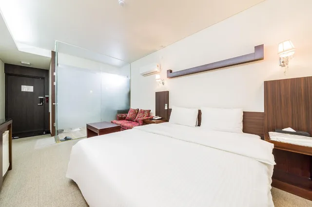 غرفة قياسية بسرير كينج، Hotel Airstay 3/4