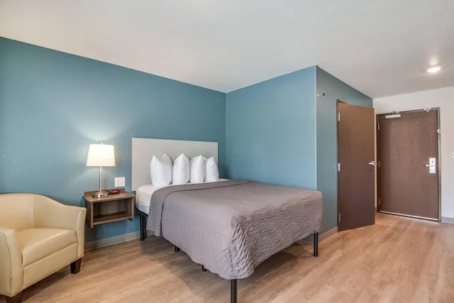 Standard, Queen Bed, WoodSpring Suites Fort Mill 2/5