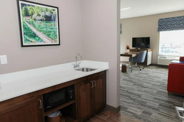 استوديو بسرير كينج مع أريكة لذوي الإعاقة، Hampton Inn and Suites Lafayette Medical Center CO 4/4