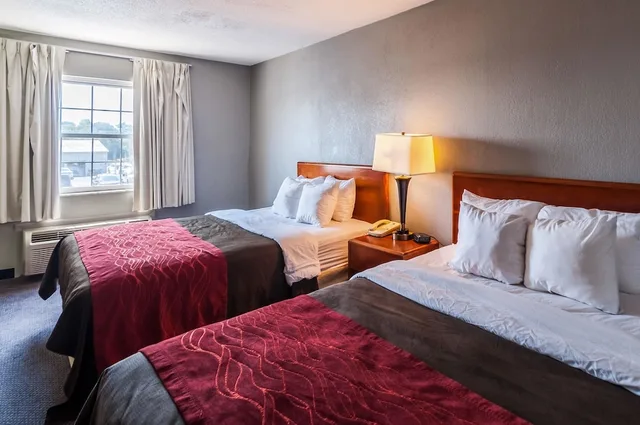 Standard, 2 Queen Beds, Quality Inn Solomons - Beacon Marina 1/4