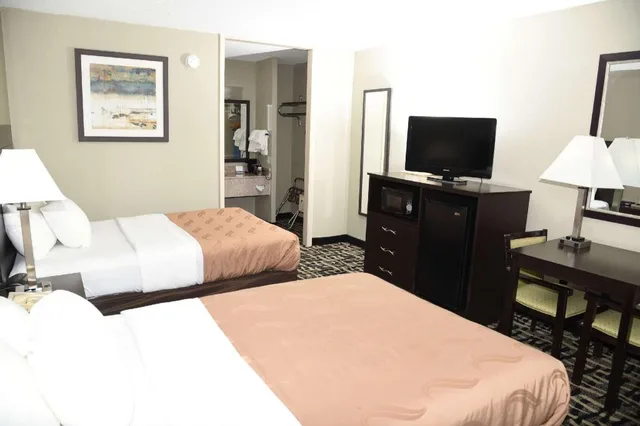 غرفة بسرير مزدوج للمدخنين لذوي الإعاقة، Quality Inn and Suites York PA 5/6
