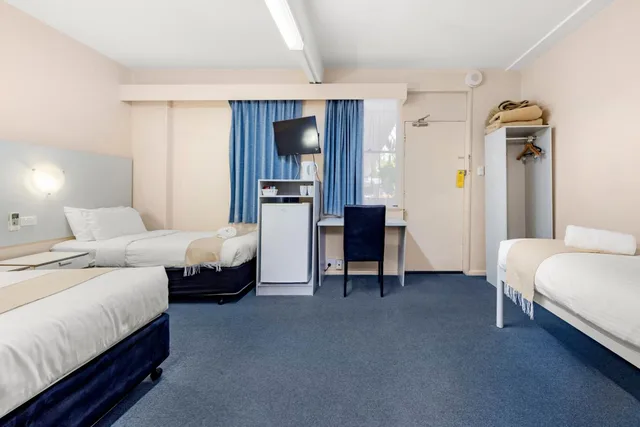 غرفة عائلية بسرير مزدوج وسريرين منفصلين، Flinders Motel 1/4