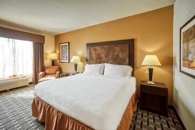Room, King Bed, Accessible, Holiday Inn Express Suites Beeville 3/10
