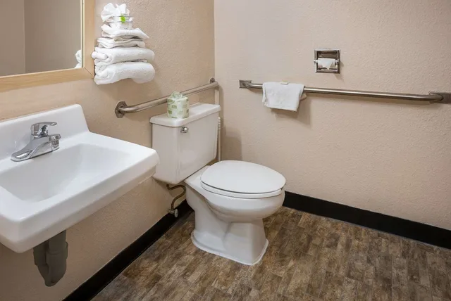غرفة بسرير مزدوج لذوي الإعاقة، Knights Inn Grand Rapids 3/3