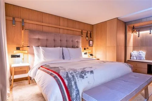 غرفة بسرير كوين، Schweizerhof Zermatt Hotel 1/2
