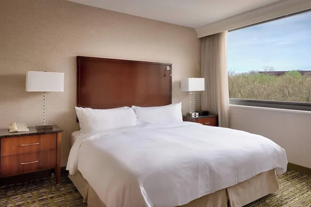 غرفة قياسية بسرير كينج، Marriott University Park 7/9