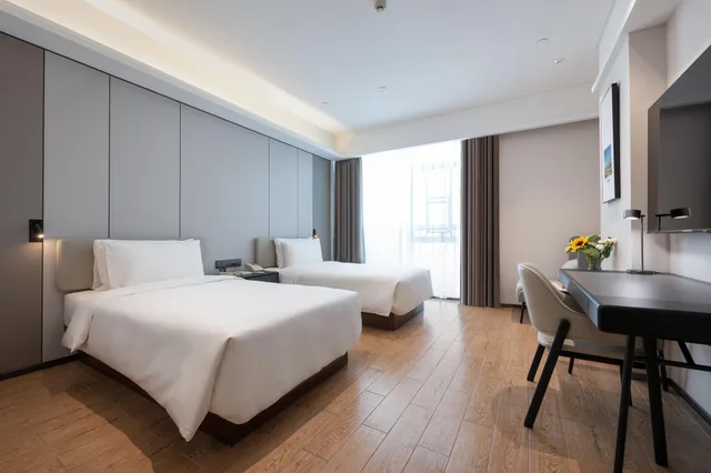 Elegant, Twin Beds, Attic، Atour Hotel (Guangzhou Yueqiao) 1/1