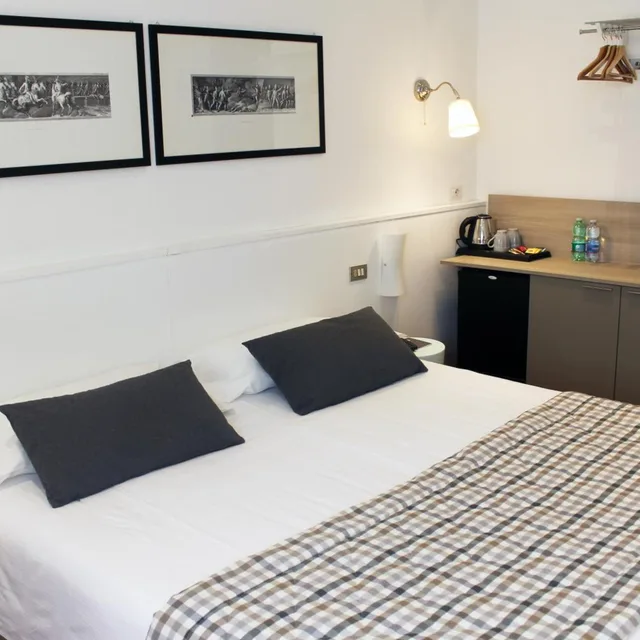 Room, Double Bed, Hotel Bernina 9/10