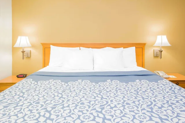 غرفة بسرير كينج، Days Inn by Wyndham Hattiesburg MS 4/5