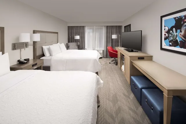 جناح بسرير كينج بحوض استحمام لذوي الإعاقة، Hampton Inn & Suites Anaheim - Garden Grove 2/4