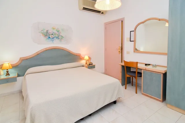 غرفة أساسية بسرير مزدوج أو سريرين منفصلين، Hotel Terme Oriente – Beach & SPA 2/8