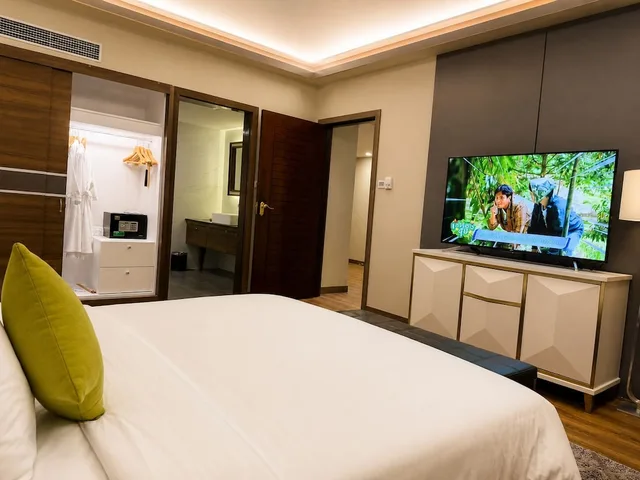 جناح بريميير ديلوكس بسرير كوين، Savan Resorts 1/4