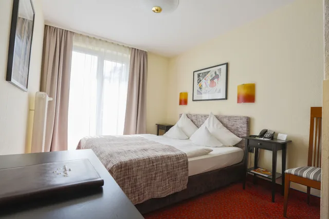 غرفة بسرير كوين بإطلالة على المدينة، Hotel Nymphenburg City 6/10