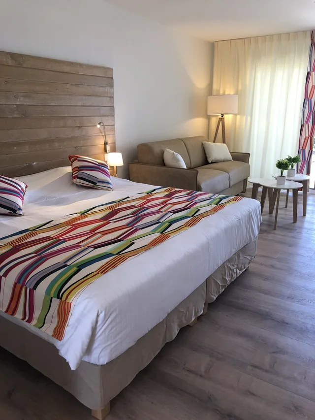 Ocean, Premium, Junior Suite, King Bed, Sofa, Kitchen, La Playa Orient Bay 2/3
