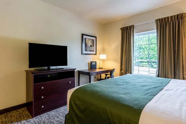 غرفة بسرير مزدوج، Cobblestone Hotel and Suites - Erie 4/8