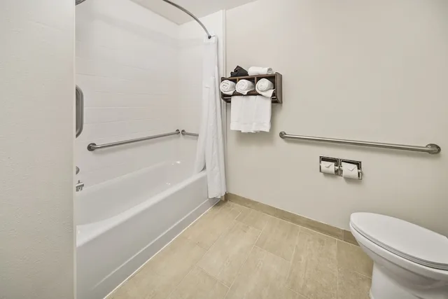 غرفة قياسية بسرير كوين، Holiday Inn Express Chicago Nw-Vernon Hills 3/4