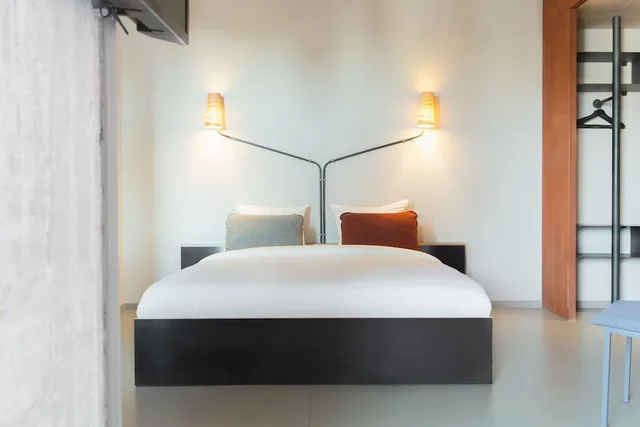 غرفة رباعية بسريرين مزدوجين بحوض استحمام، Volkshotel Amsterdam 1/3