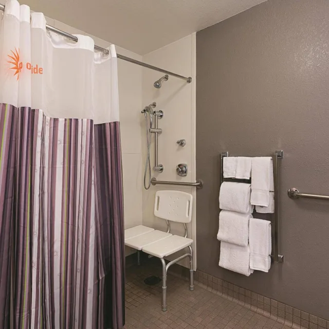 Room, 2 Double Beds, Bathtub, Accessible, La Quinta Inn & Suites by Wyndham Atlanta Alpharetta 8/8