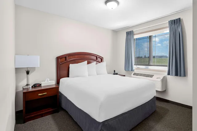 جناح بسرير كوين، Surestay Plus Hotel By Best Western Hardisty 2/3