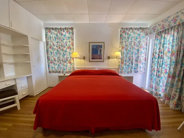 Mezzanine, Studio, King Bed, Pool View، Monteray Apartment Hotel 1/3