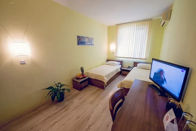 Room, Twin Beds, Gran Ivan 2/6