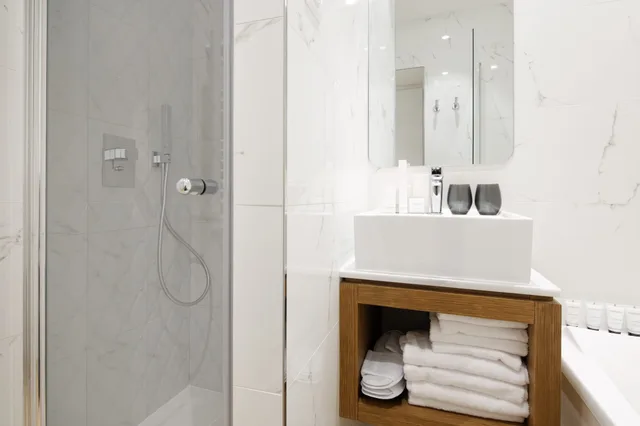جناح جونيور بسرير كينج بشرفة مع أريكة، Hotel Petit Lafayette 8/8