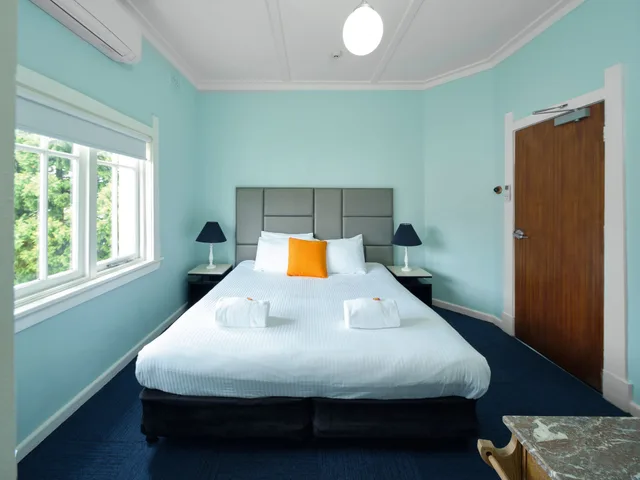 غرفة بسرير كوين، Hotel Blue and Cottages Katoomba 2/10