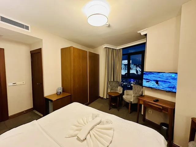 Room, Queen Bed, Balcony, Istanbul Midpoint Hotel 6/10