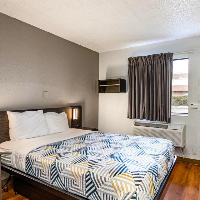جناح ديلوكس بسرير كينج للمدخنين، Motel6 Wethersfield, CT - Hartford 4/8