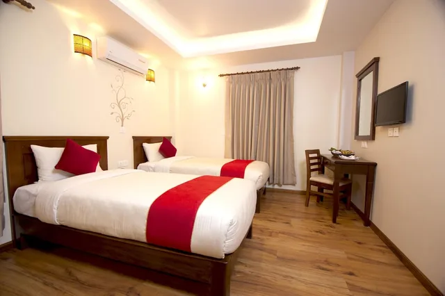 غرفة ديلوكس بسريرين منفصلين وسرير كوين بإطلالة على الجبل، Hotel Utsab Himalaya 3/4