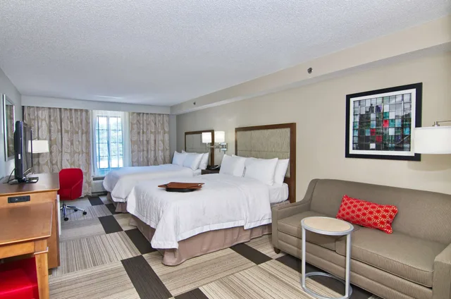غرفة تنفيذية بسريرين كوين مع أريكة، Hampton Inn Salem 3/10