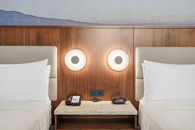 Standard, 2 Queen Beds, Gateway Hotel Santa Monica 5/7