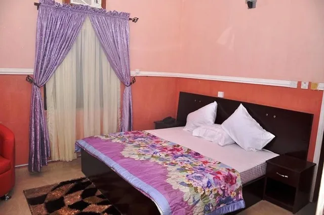 جناح تنفيذي بسرير كينج، Birch Tree Hotel 1/3