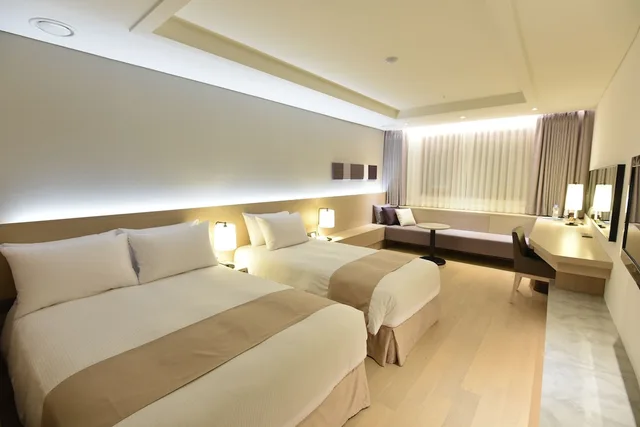 غرفة ديلوكس بسرير مزدوج وسرير فردي، Pacific Hotel Seoul 1/2