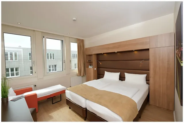 غرفة عائلية بسريرين منفصلين، Motel Plus Berlin 1/4