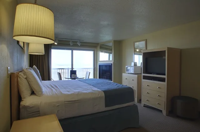 غرفة بسرير كينج بإطلالة على البحر، Hi Tide Oceanfront Inn 3/5