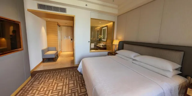 Guest Room, Deluxe, Executive, King Bed, Skyline View، Sheraton Petaling Jaya Hotel 1/5