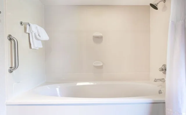 غرفة بسرير كينج بإطلالة على الحديقة، Cherry Valley Hotel 4/4