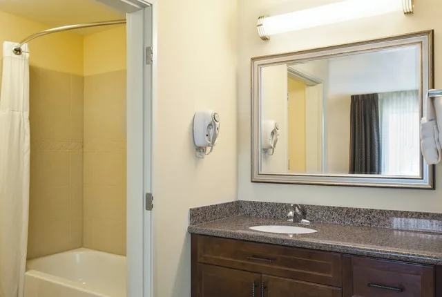 جناح بسرير كينج بغرفة نوم واحدة، Staybridge Suites El Paso Airport Area 3/4