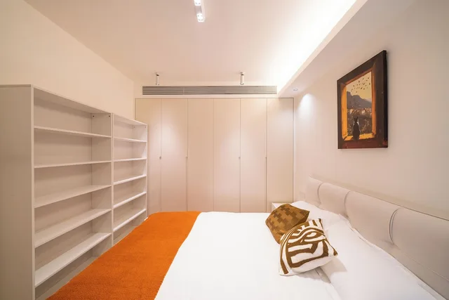 2 Bedrooms, Senior, Apartment, 1 Queen and 1 Double Bed, Book and Bed-People's Square 3/8
