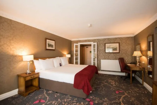 غرفة كلاسيكية كبيرة بسرير كينج، Kingsmills Hotel 3/7