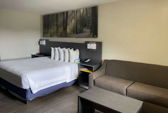 غرفة قياسية بسرير كينج، Days Inn by Wyndham Ruston LA 2/7