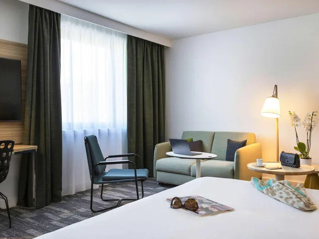 Junior Suite, Double Bed, Novotel Annecy Centre 2/4