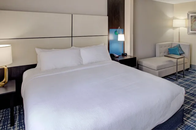Suite, King Bed, Living and Dining Areas, Holliday Inn Belcamp Aberdeen Area Ex Wingate By Wyndham Aberdeen Edgewood 4/10