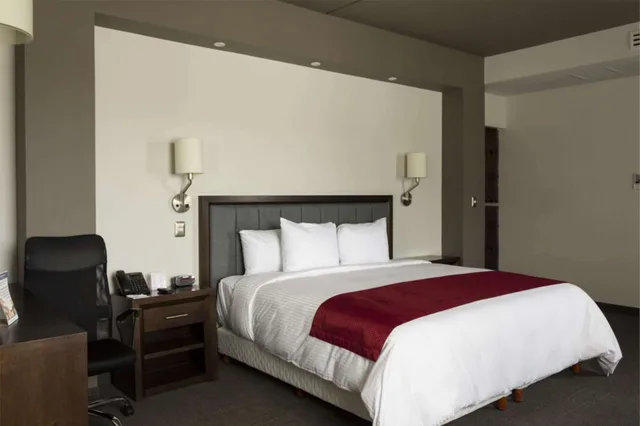 غرفة متصلة قياسية بسرير كينج، Best Western Plus Santa Cecilia Pachuca 5/10