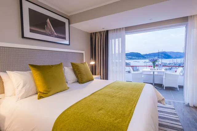 غرفة قياسية بسريرين منفصلين بشرفة، Simon's Town Quayside Hotel 1/7