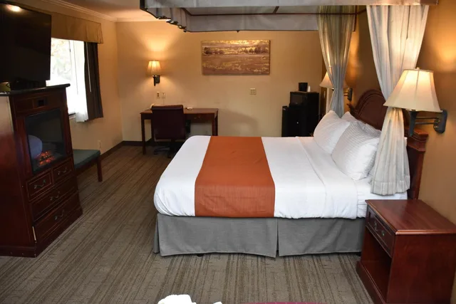 جناح شهر العسل، Dynasty Suites Redlands 2/4