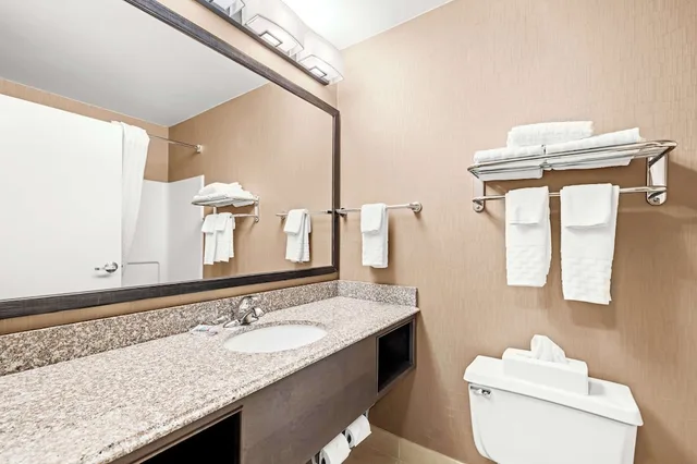غرفة قياسية بسرير كينج، Best Western Maple City Inn 3/3