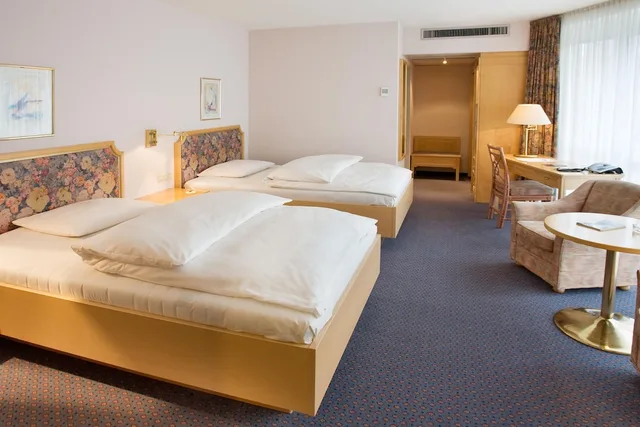 غرفة كومفورت بسرير كوين، Erikson Hotel 1/10
