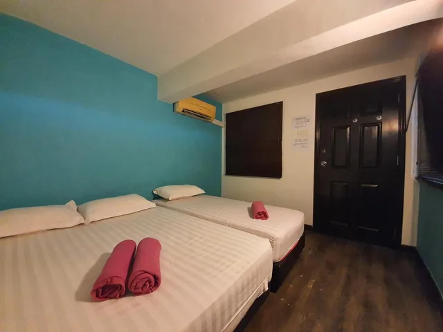 غرفة قياسية ثلاثية بسرير مزدوج وسرير فردي، The Travel Hub Guesthouse 2/2